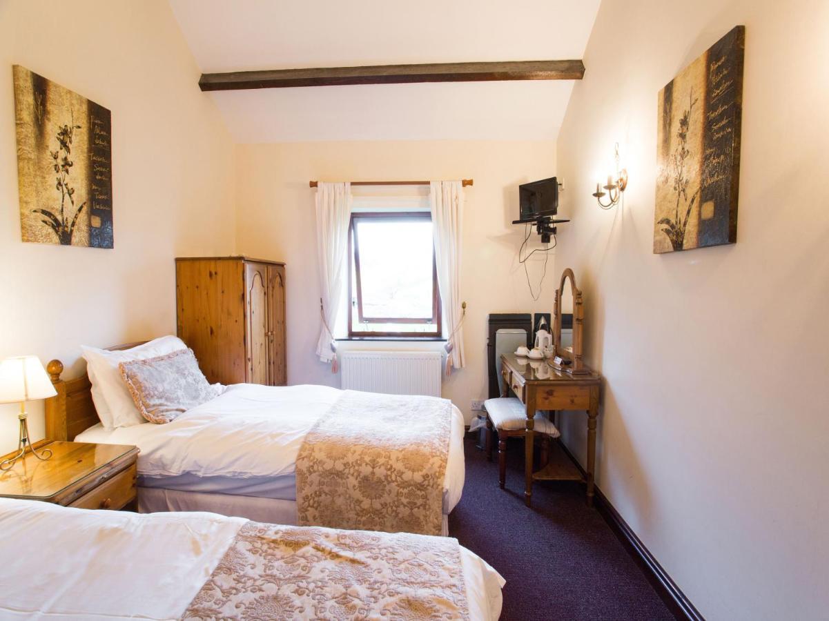 Oyo Ye Olde Bowling Green Inn (Adults Only) Bradwell  エクステリア 写真